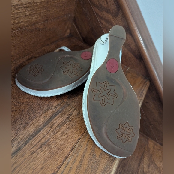 Clarks Shingo Leather Wedge Sandal white, Size 9 Worn Once - Picture 4 of 12